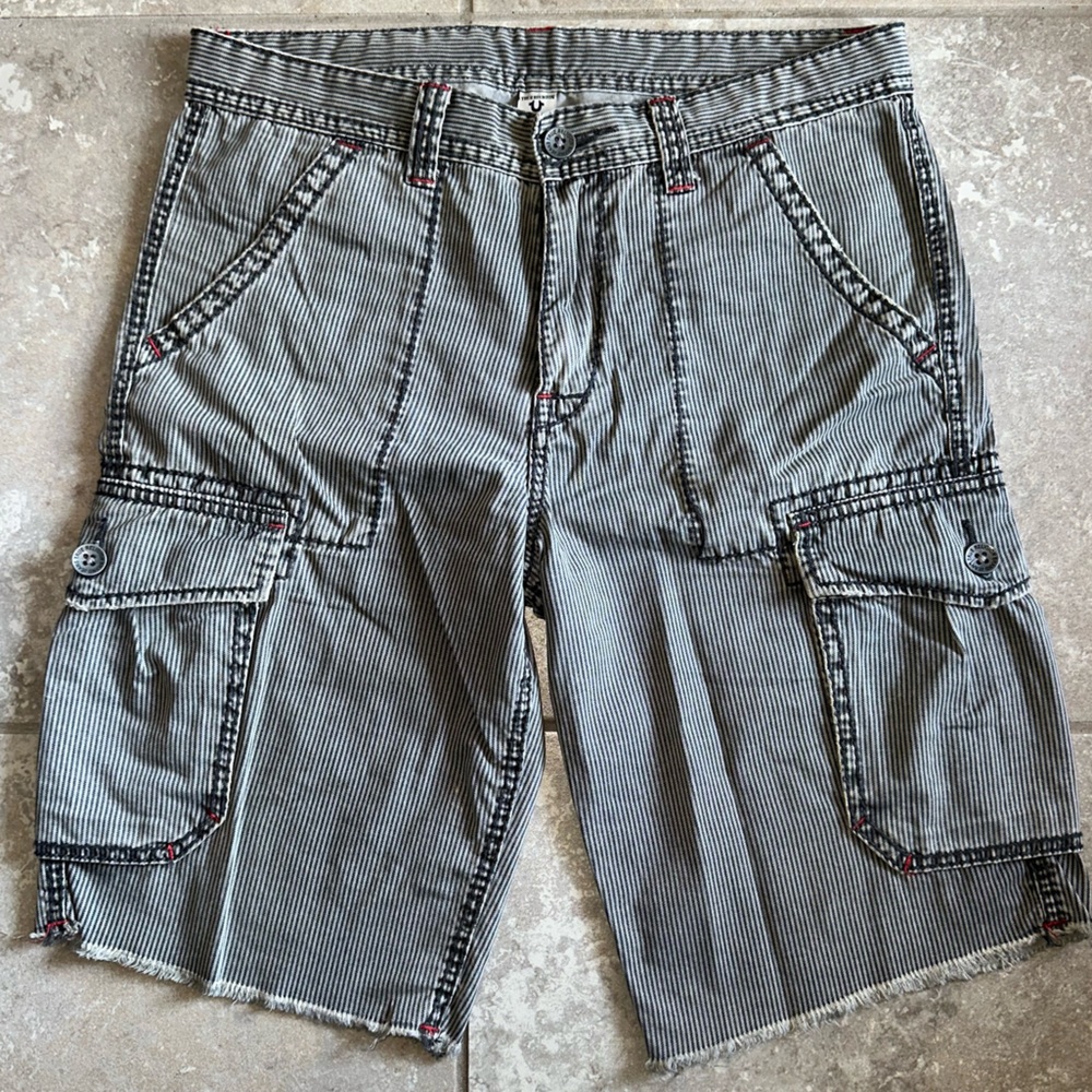 Men’s True Religion Gray Striped Cargo Shorts size 32